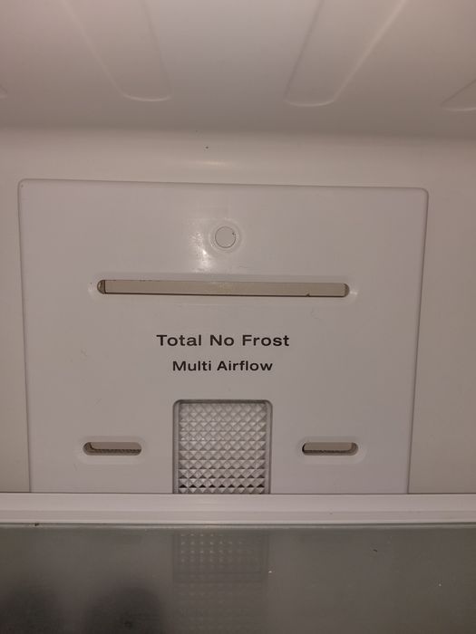 Frigorífico e Arca Vertical Hisense (conjunto)