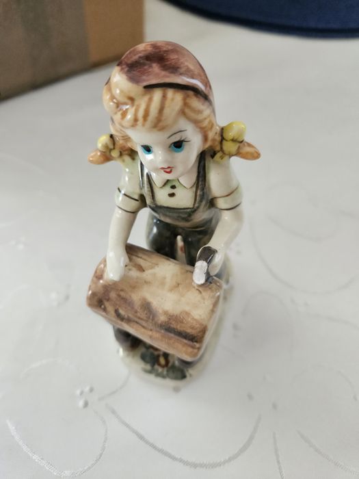 Figurka z porcelany