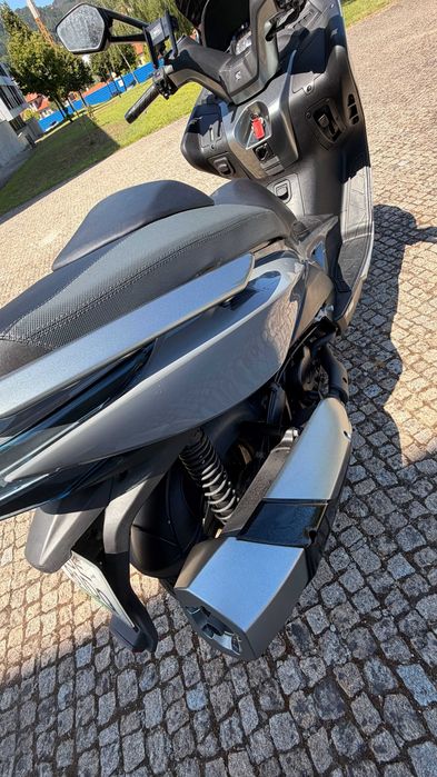 Vendo maxi scooter KYMKO XCiting 400I ABS em excelente estado