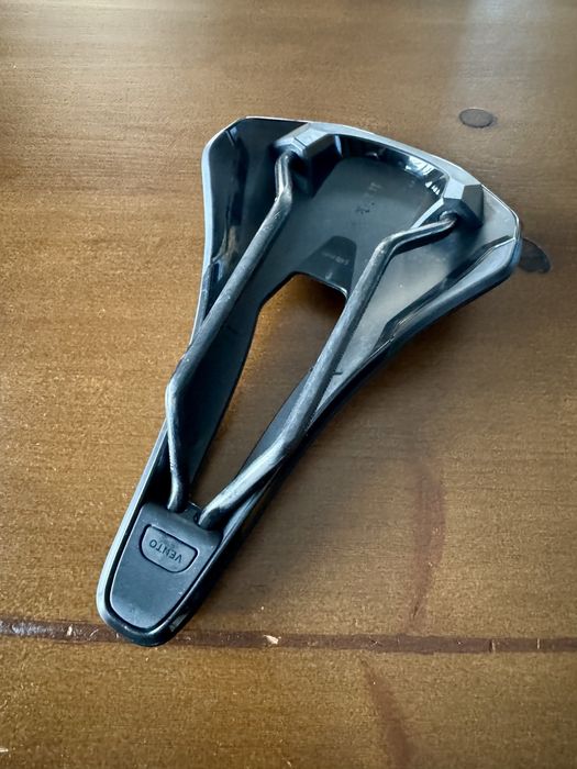 Selim Fizik Argo Vento R1 Carbon |140mm - como novo