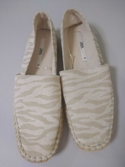 Alpercatas practicamente novas