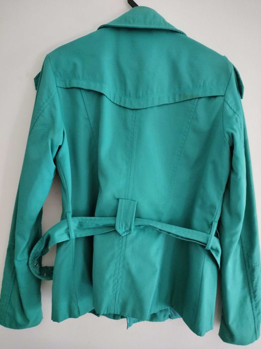 Casaco curto em tecido impermeável