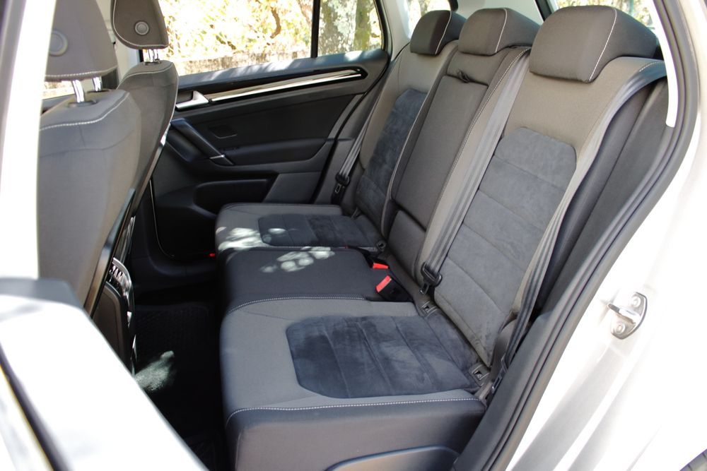 Volkswagen Golf 7 VII Sportsvan 1.6 TDI R-Line 110CV (195€/Mês)