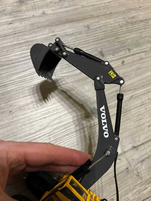 Гидравлический экскаватор Volvo EC290C (1:50)