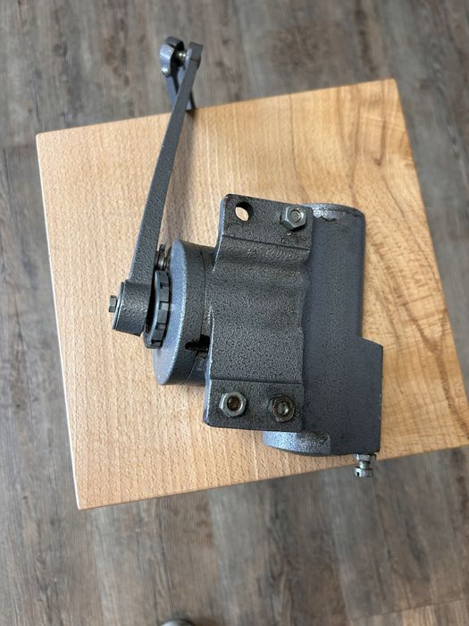 samozamykacz hydrauliczny marki LOB, model SW01B
