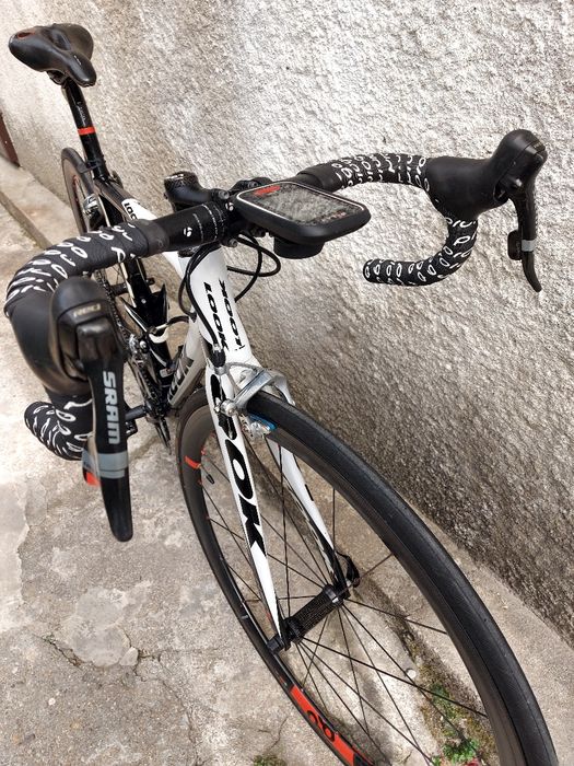 Bicicleta estrada em fibra de carbono