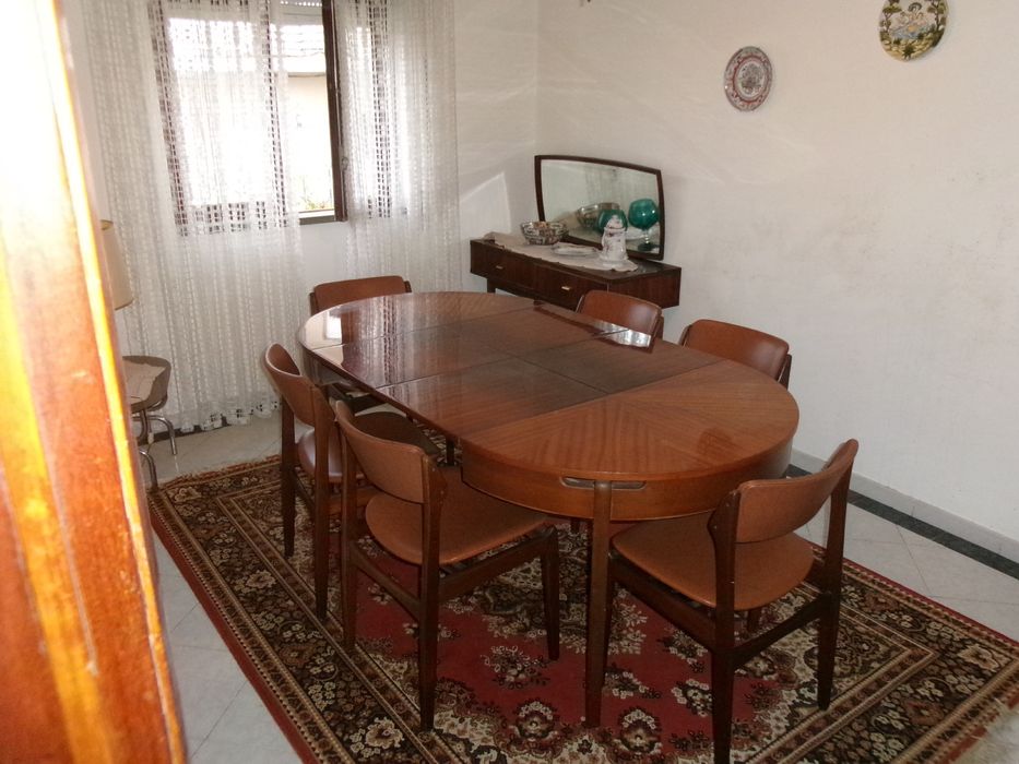 Mesa de madeira + 6 cadeiras