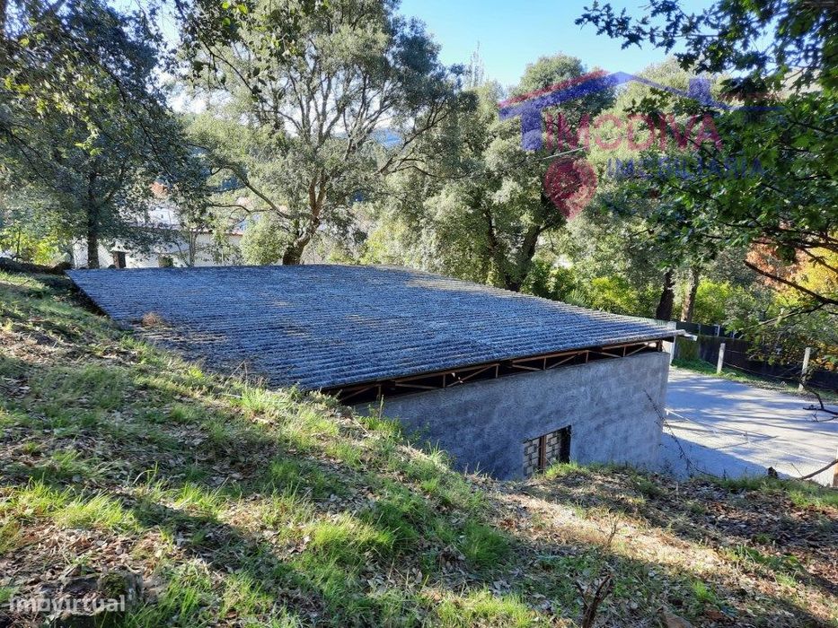 Edifício para transformar, em Figueiró dos Vinhos — Campelo, Leiria