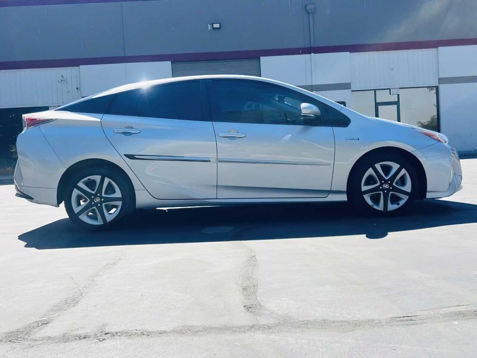 Toyota Prius      2016