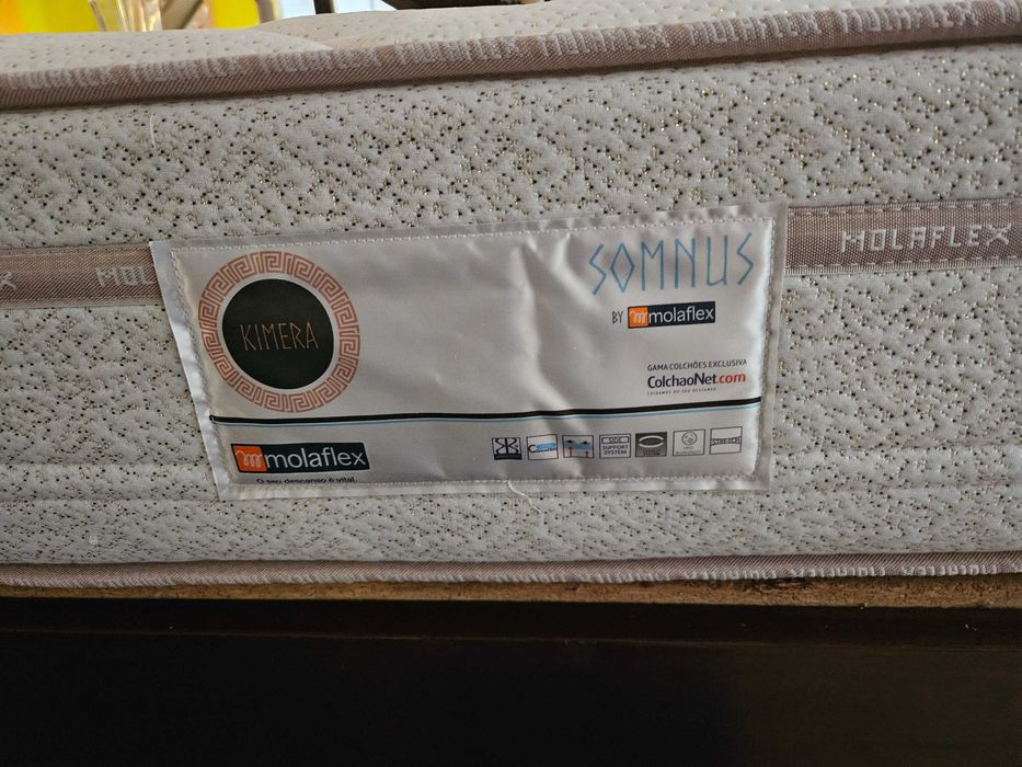Excelente cama com estrado e colchão Molaflex - óptimo estado geral