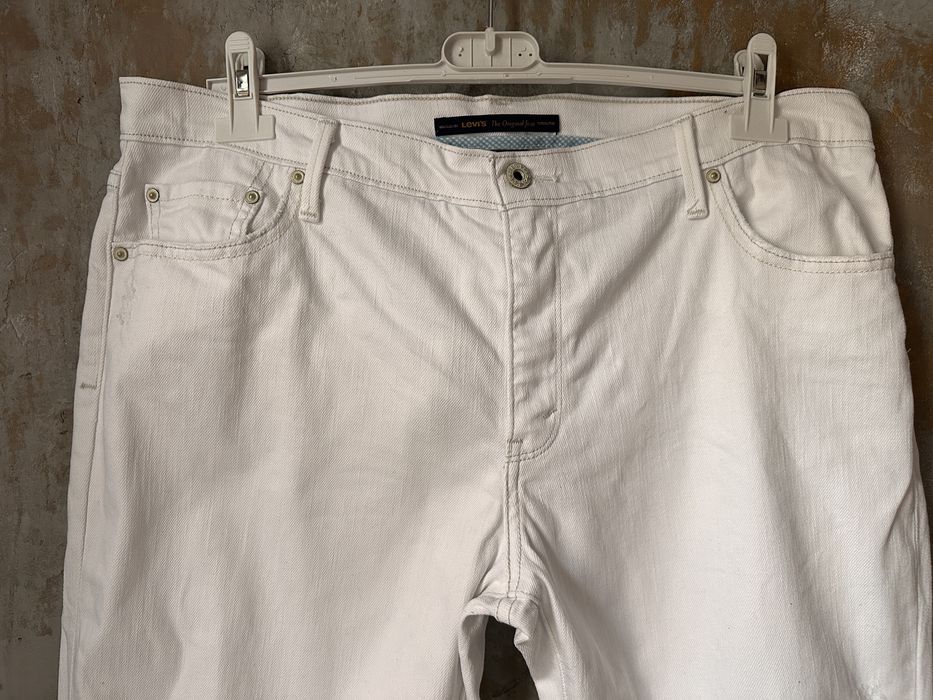Levis białe proste jeansy 44 klasyczne