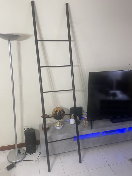 Escada preta decorativa