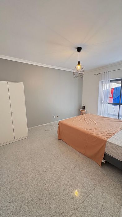 Arrendo um quarto