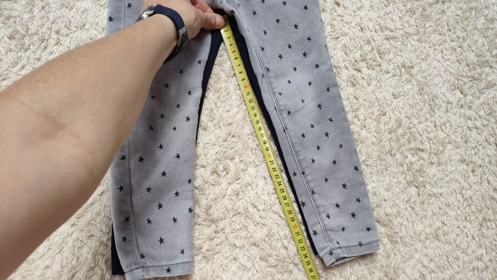 Dwie pary spodni 104 dżinsy legginsy