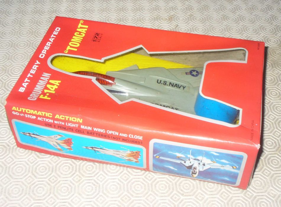Tomcat (Grumman F14A) - avião funciona a pilhas