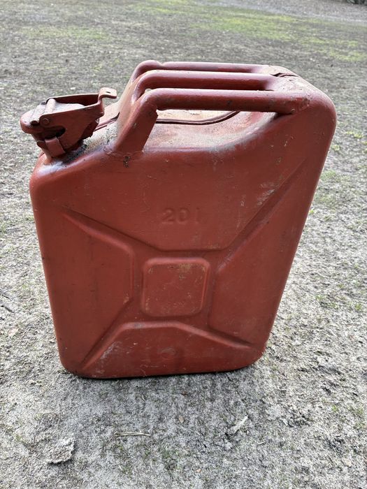 Sprzedam metalowy kanister 20 litrowy