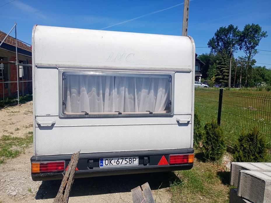 Przyczepa LMC Caravan.