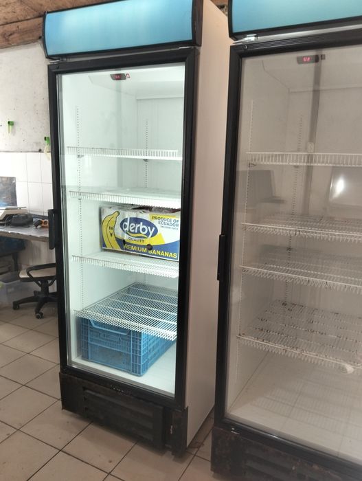 Холодильна вітрина