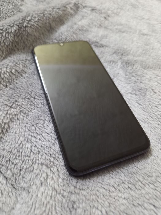 Samsung a40 64 ГБ / 4 ГБ 2 sim