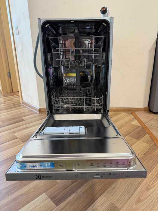 Продам посудомийну машину Electrolux ESL94201LO
