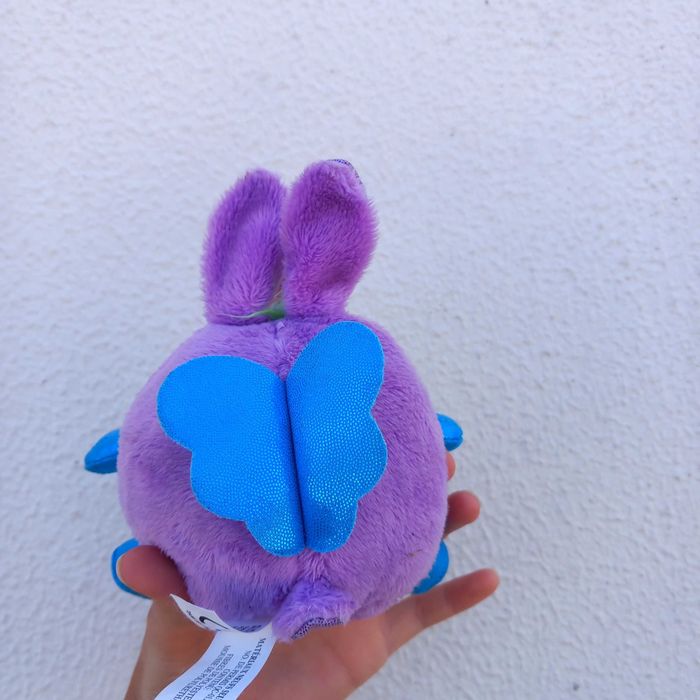 Peluche roxo com coração de queijo