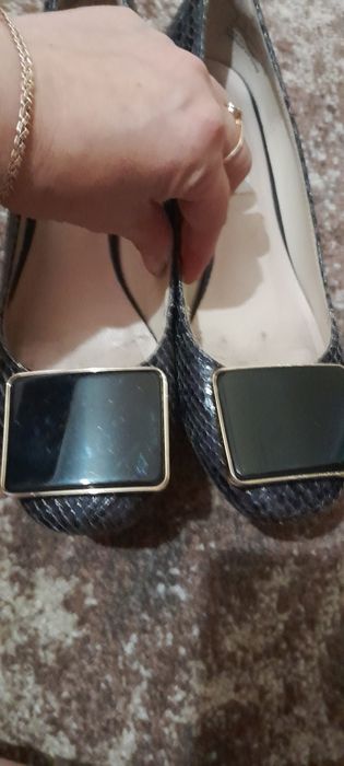 Туфлі Clarks жіночі на квадратному невеликому каблучку розмір 39