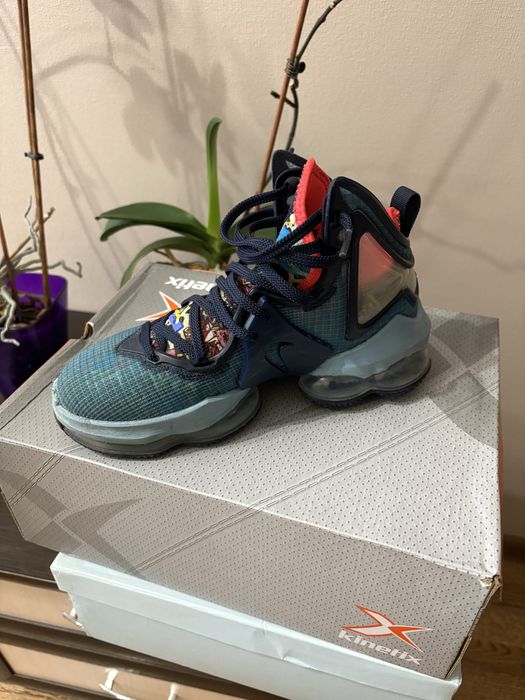 Кросівки 37 розмір nike Lebron 19