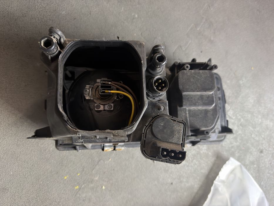 Farol bmw e36 leia