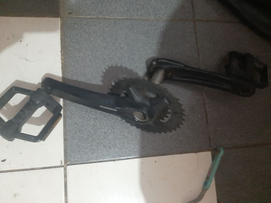 Vendo pedaleira de btt shimano 9v