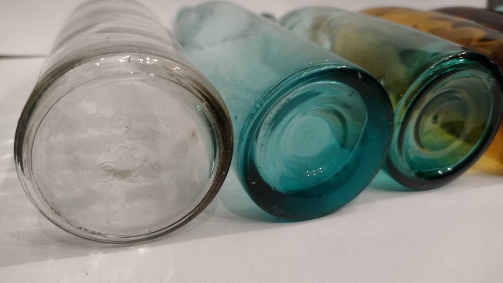 Zestaw butelek z okresu PRL