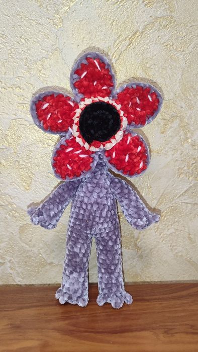 Демогоргон з шенілової пряжі