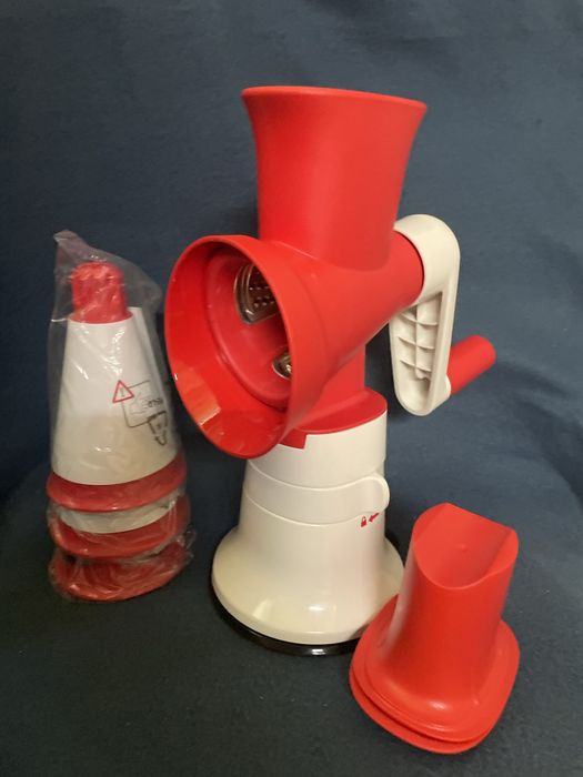 Нова супер терка Tupperware (4 насадки) Fusion Master