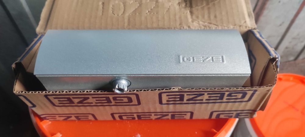 Samozamykacz GEZE TS1500 z ramieniem