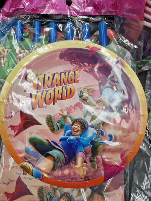 dekoracja urodzinowa z motywem anime Strange World