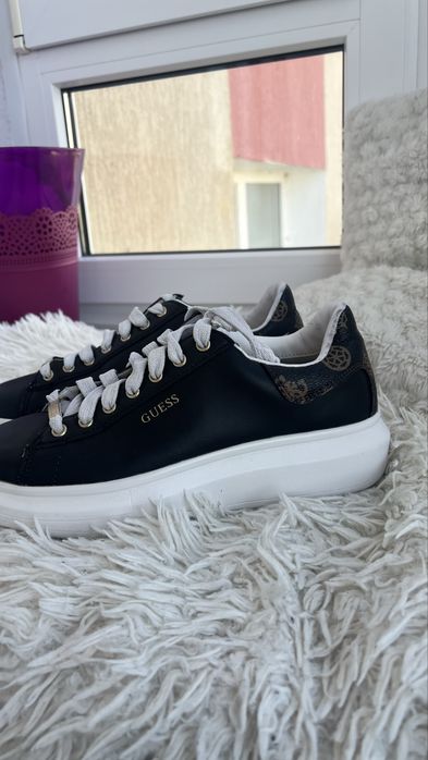 Продам кеди Guess оригінал