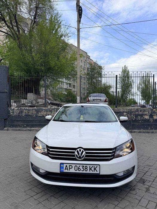 Продам Volkswagen Passat 2014 року SE