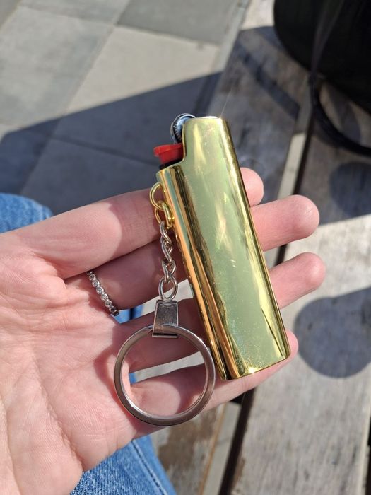 Зажигалка Bic с металлическим кейсом брелком