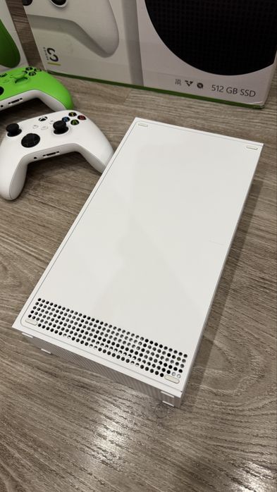 Xbox Series S 512GB + 2 геймпади