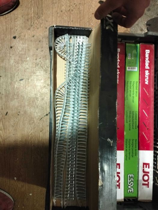 Wkręty do drewna metalu i GK na taśmie do pistoletu różne rodzaje