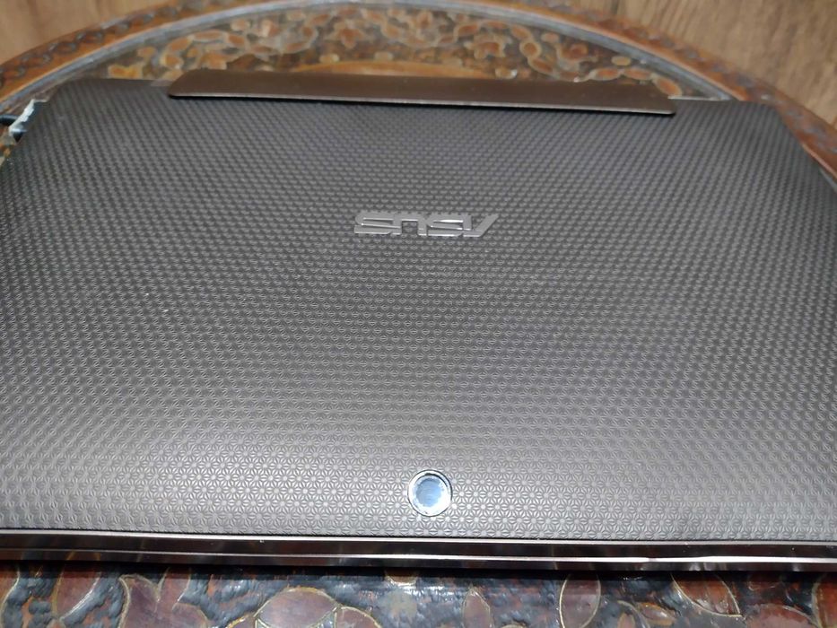 Tablet Asus Transformer TF101 z oryginalną ładowarką