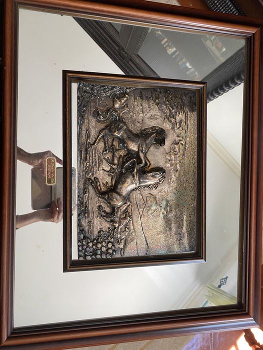 Vendo quadro com imagem de prata em relevo. Medidas 70cmx58cm.