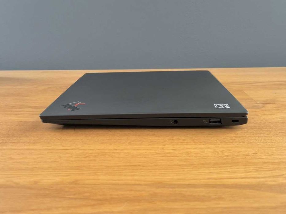 Сенсорний ноутбук 14" Lenovo ThinkPad X1 Carbon Gen 10 Intel Core i5-1245U 16Gb RAM 256Gb SSD NVMe FullHD IPS