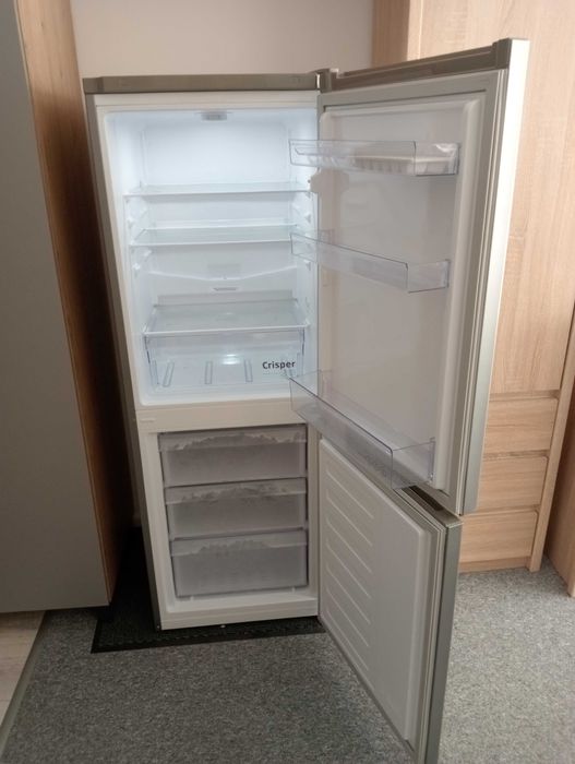 Lodówka Beko CSA240K30SN z zamrażalnikiem dolnym Srebrna