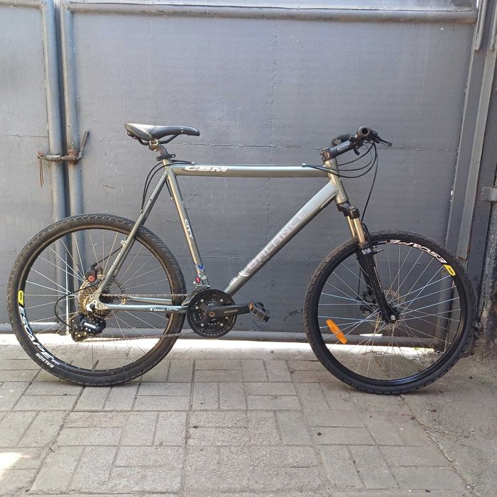 Алюминиевый велосипед ( колеса 26" ) .