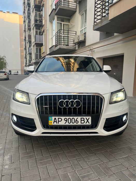 AUDI Q5 офіційний, без пошкоджень