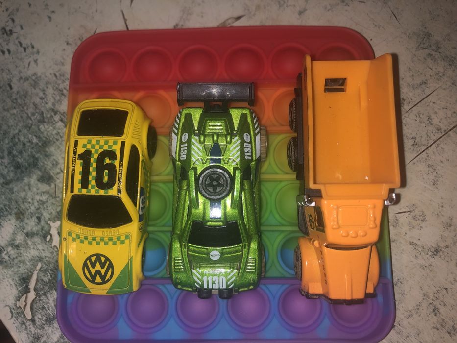 Машинки металічні.