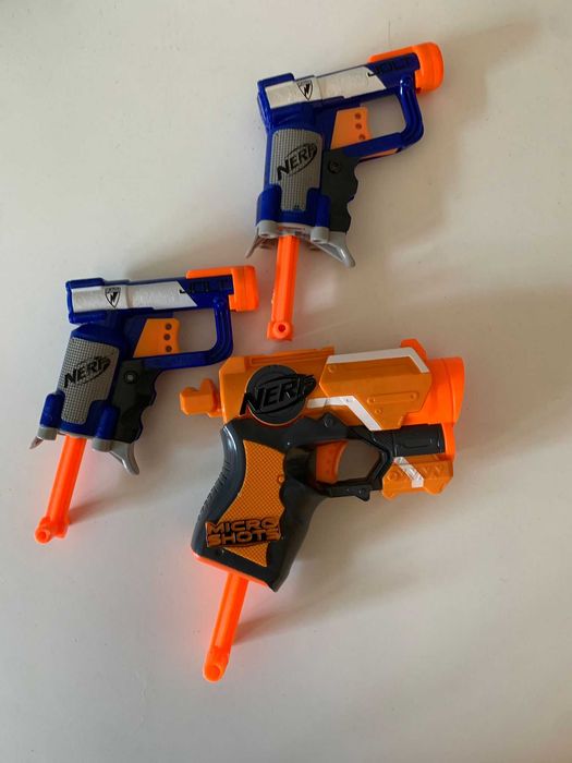 3 małe pistolety nerf