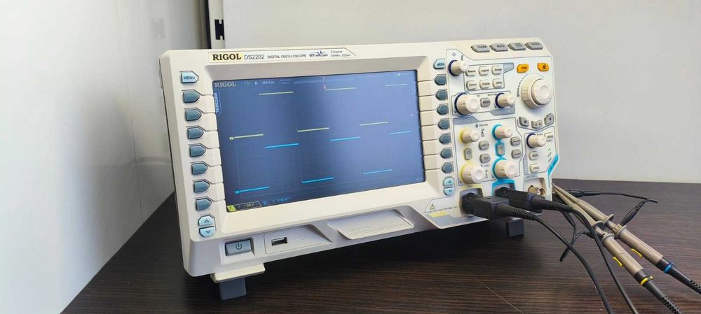 Мощный Осциллограф 200 МГц,2 Гвыб/с RIGOL DS2202, 50000памяти 8дюймов