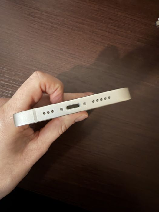 Продам iPhone 13, 128 GB, Starlight