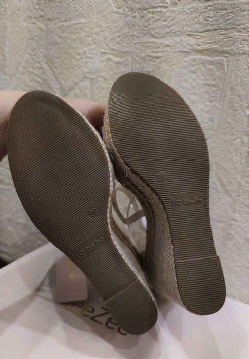 Босоножки на танкетке, изящные, белые, 37.5-38